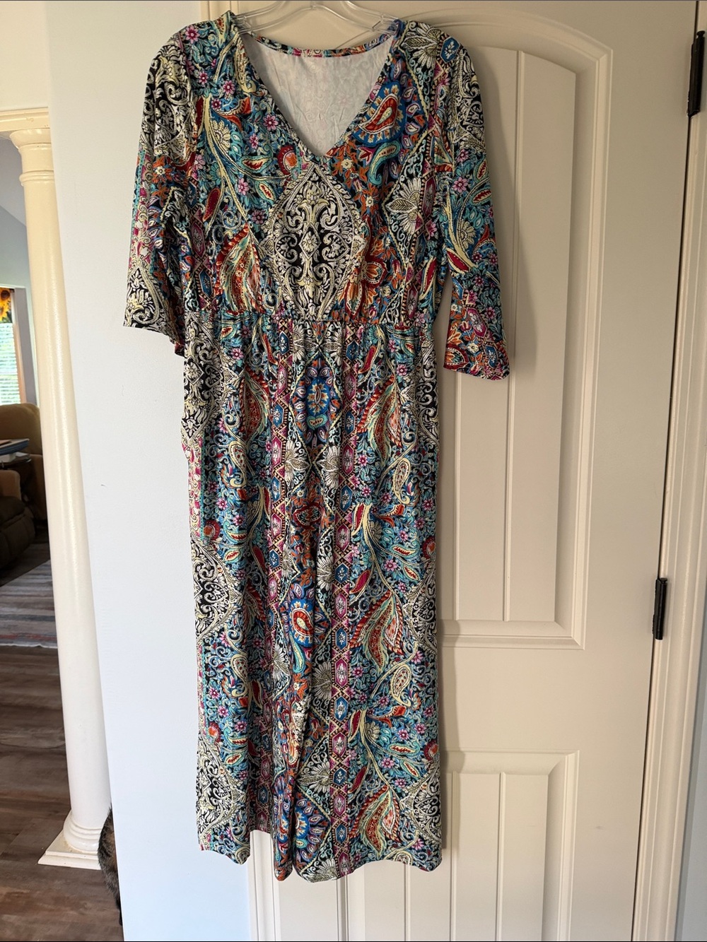 V-Neck Paisley jumpsuit in Multicolor